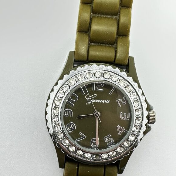 Geneva Women's Quartz Watch Used With New Battery. It Is A Working Watch - Picture 3 of 15